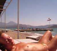 Preciosa Rubia De Topless En La Playa (1)