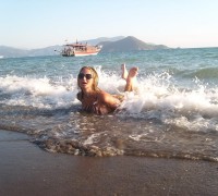 Preciosa Rubia De Topless En La Playa (13)