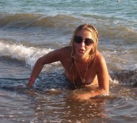 Preciosa Rubia De Topless En La Playa (15)