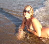 Preciosa Rubia De Topless En La Playa (16)