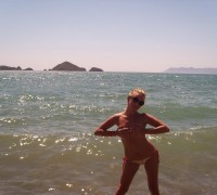 Preciosa Rubia De Topless En La Playa (4)