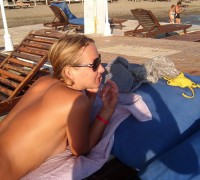 Preciosa Rubia De Topless En La Playa (7)