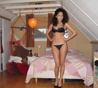 Morena De Cuerpo Perfecto Desnuda En Su Habitacion (3)