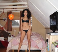 Morena De Cuerpo Perfecto Desnuda En Su Habitacion (31)