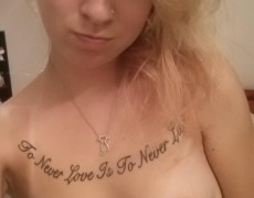 Nenita con aretes en las tetas (10)