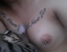 Nenita con aretes en las tetas (21)