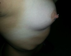 Nenita con aretes en las tetas (23)