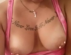 Nenita con aretes en las tetas (3)