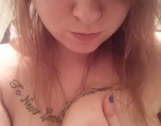 Nenita con aretes en las tetas (4)