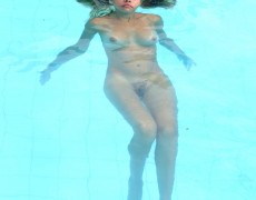 Colombiana nadando desnuda (45)