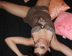 Hermosa venezolana desnuda y mamando (9)