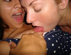 Jovencitas lesbianas se comen la concha (11)