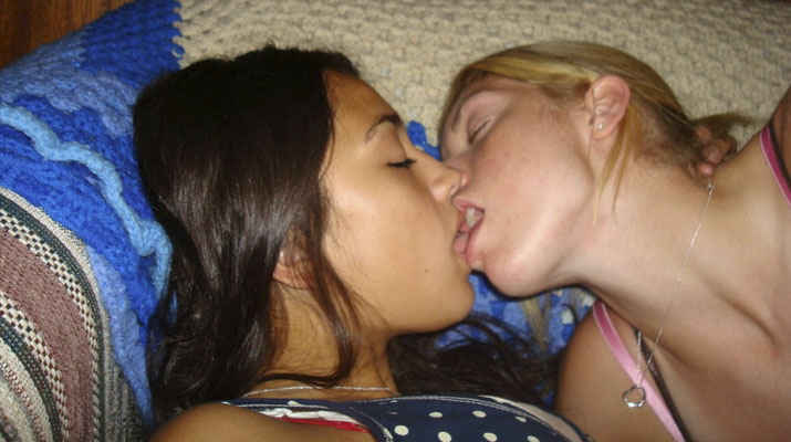 Jovencitas lesbianas se comen la concha