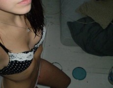 Nenita se calienta con vibrador morado (24)
