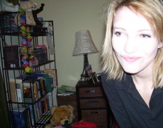 Rubia dedeandose la concha (2)