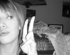 Rubia dedeandose la concha (3)
