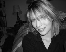Rubia dedeandose la concha (4)