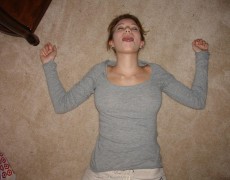 Rubia dedeandose la concha (7)