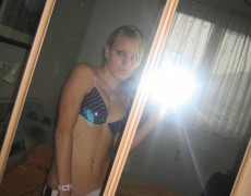 Rubia desnuda en el hotel (1)