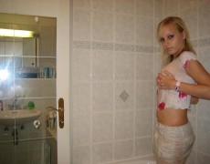 Rubia desnuda en el hotel (16)