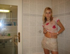 Rubia desnuda en el hotel (17)
