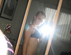 Rubia desnuda en el hotel (2)