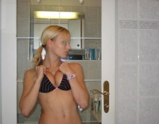 Rubia desnuda en el hotel (4)