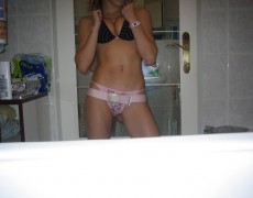 Rubia desnuda en el hotel (5)