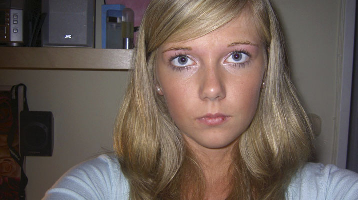 Tierna rubia desnuda