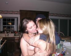 Universitarias lesbianas en orgia amateur (31)