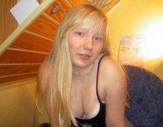 Pendejita rubia mamando (6)