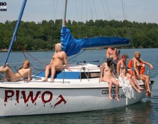 Velero nudista (60)