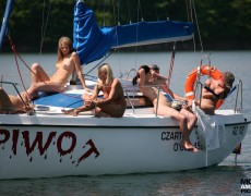 Velero nudista (81)