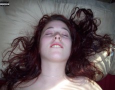 Hermosa pelirroja desnuda y mamando (51)