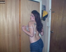 Hermosa pelirroja desnuda y mamando (6)