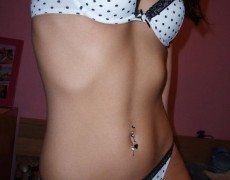 Nenita mexicana desnuda y mamando (33)