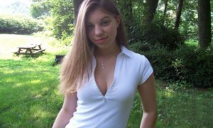 Dulce rubia con precioso culo